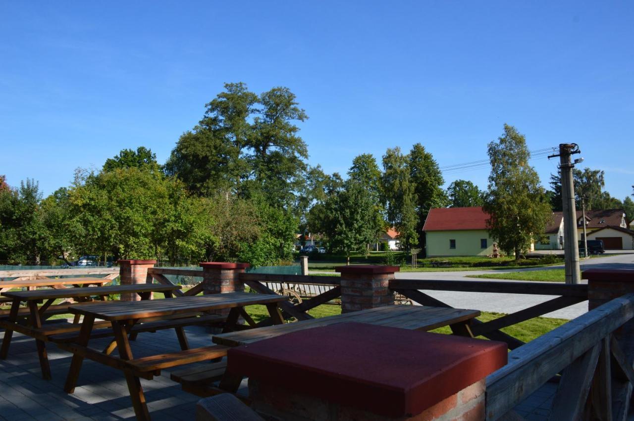 Penzion U Podkovare Třeboň Exterior foto